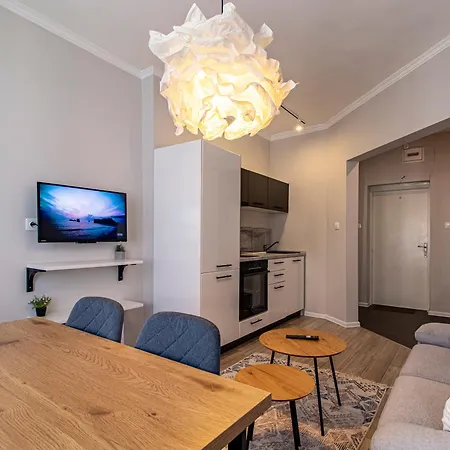 Lejlighed 2-bedroom Oasis In Center *