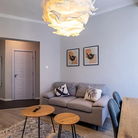 2-bedroom Oasis In Center *