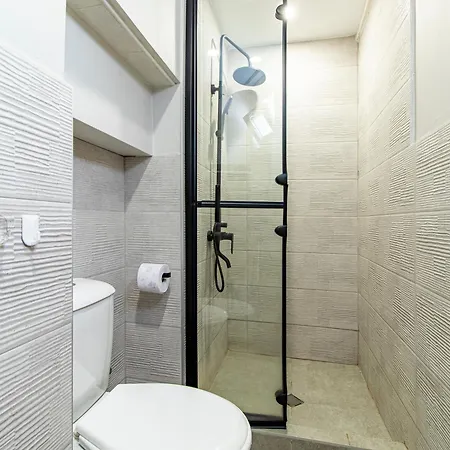 2-bedroom Oasis In Center Apartment