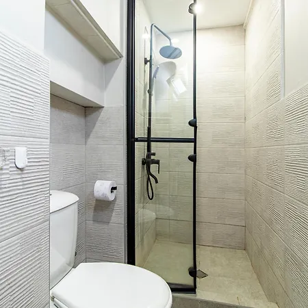 2-bedroom Oasis In Center Apartament