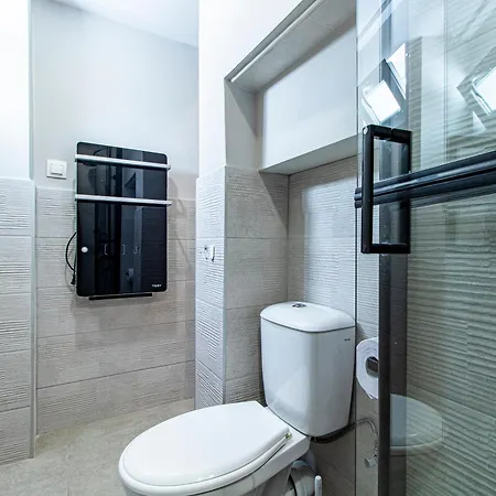 2-bedroom Oasis In Center 아파트 *